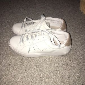white & shiny rose pink shoes size 6